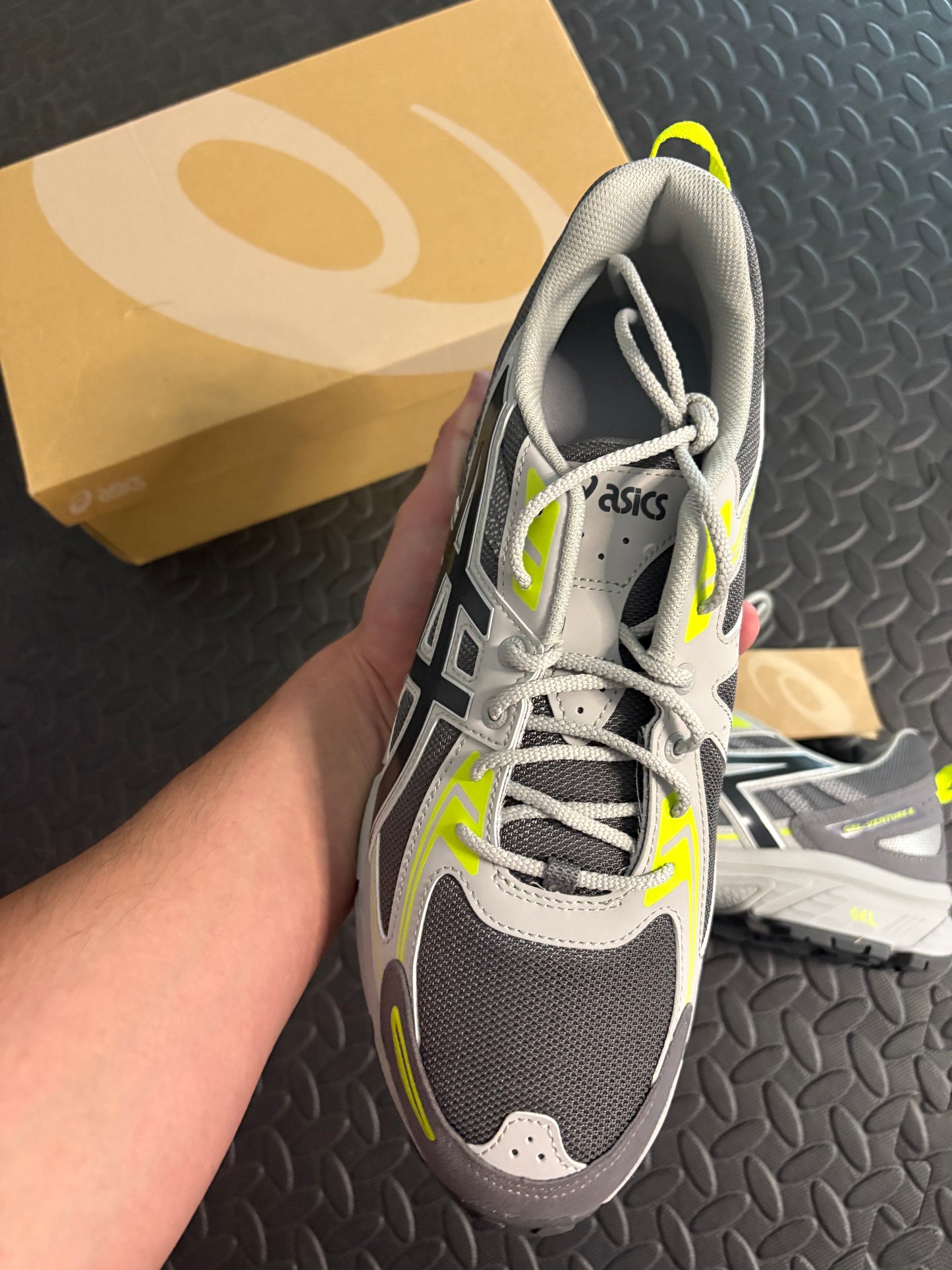 ASICS Gel Venture 6 'Carbon'