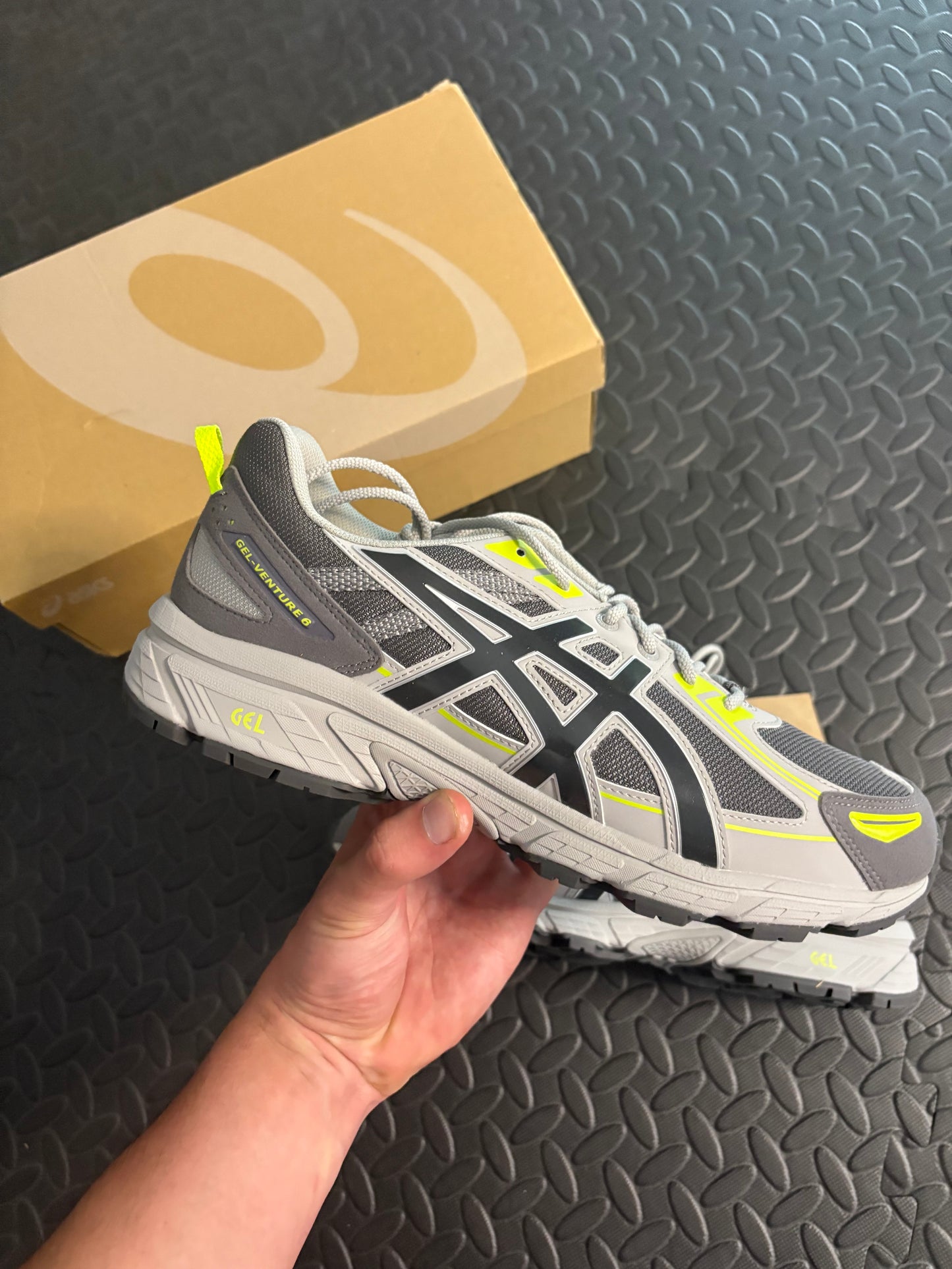 ASICS Gel Venture 6 'Carbon'